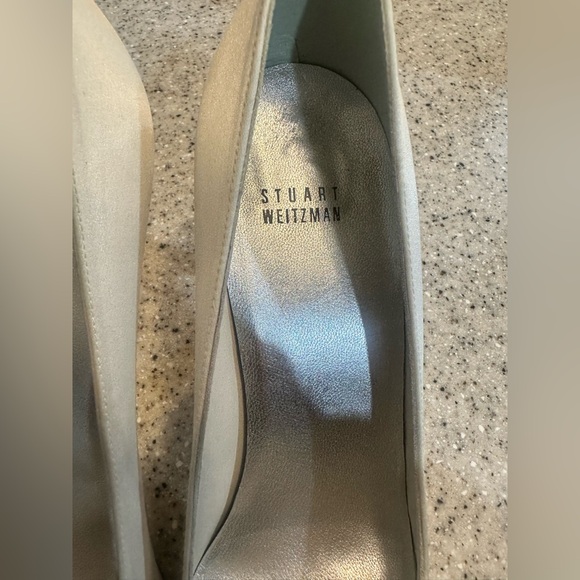 Stuart Weitzman Gigiritz White Satin Pump - Picture 4 of 12